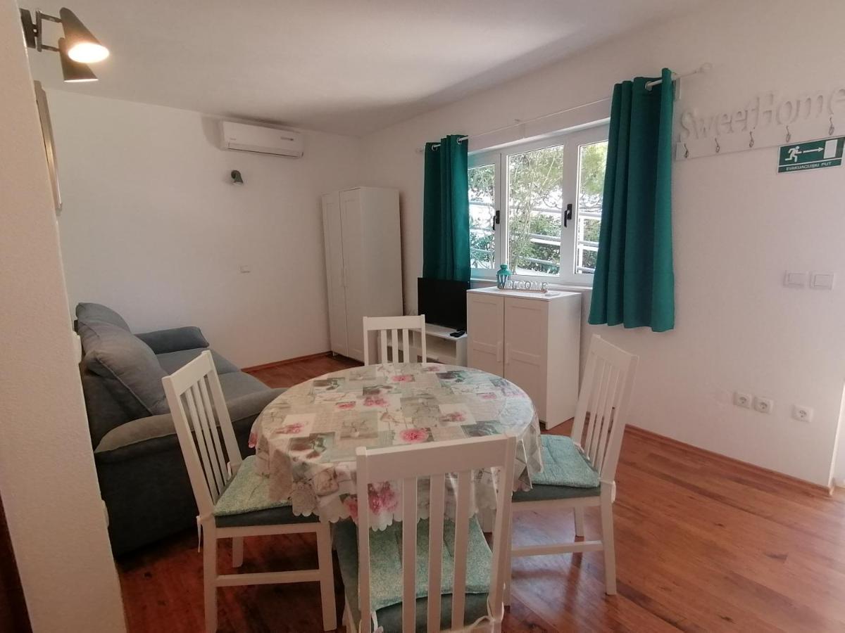 Apartmani Mares - 20 M From The Beach Brela Exterior foto